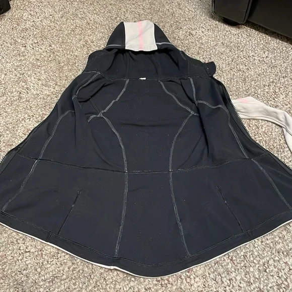 Lululemon jacket - Picture 10 of 12
